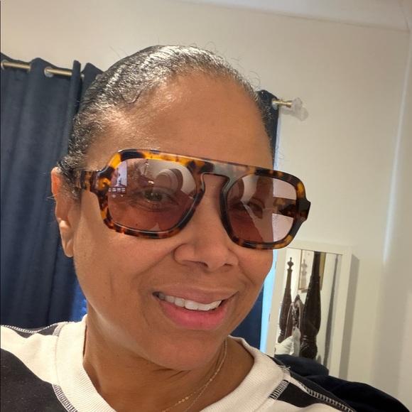 Tortoise Shell Sunglasses - Picture 6 of 6